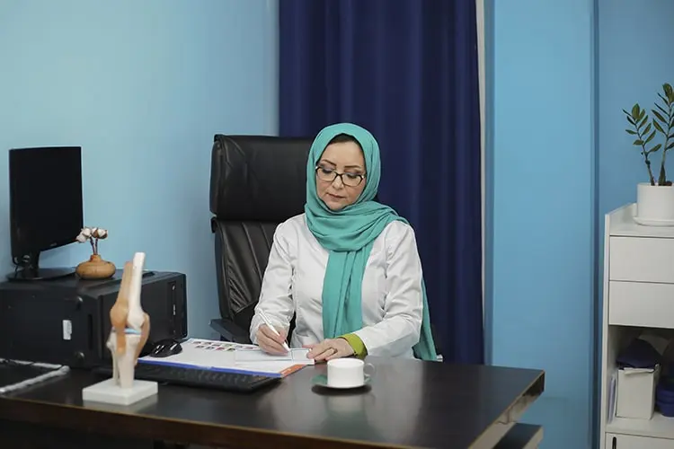 دکتر مهسا عاشقان متخصص درد دیسک گردن
