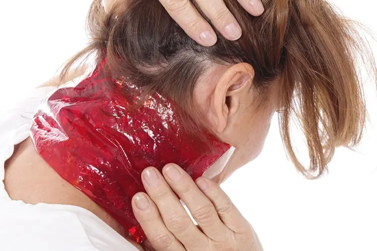 کمپرس گرم یا سرد برای گردن درد